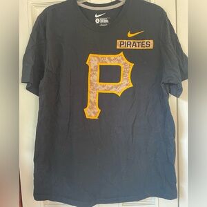 Pittsburgh Pirates Nike T-shirt, Lg, like new